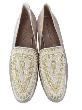 Bernardo Women’s Ivory Gold Metallic Embroidered Loafers size 6
